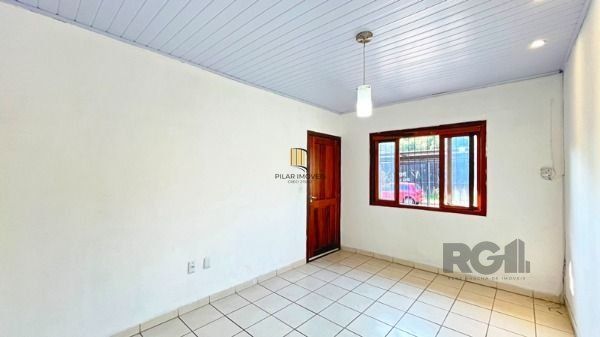 Casa em Porto Alegre, no bairro Restinga, com 2 dormitório(s), e 2 banheiros, à venda.