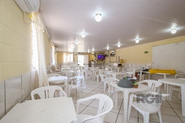 Apartamento em Porto Alegre, no bairro Vila Nova, com 2 dormitório(s), e 2 banheiros, à venda.