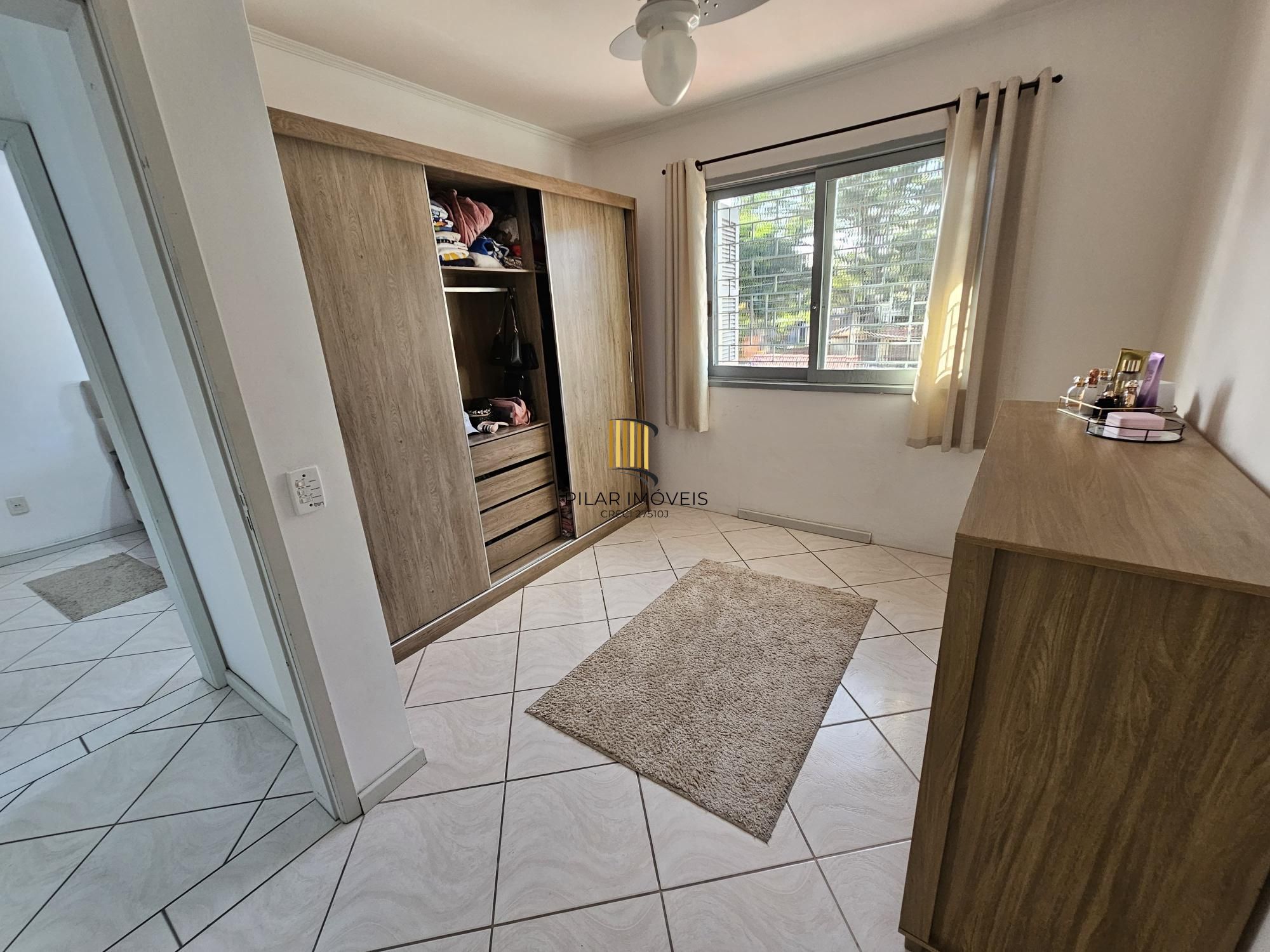 Casa com piscina terreno 10x30 zona sul de Porto Alegre