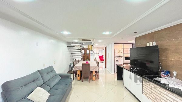 Casa em Porto Alegre, no bairro Hípica, com 3 dormitório(s), e 3 banheiros, à venda.