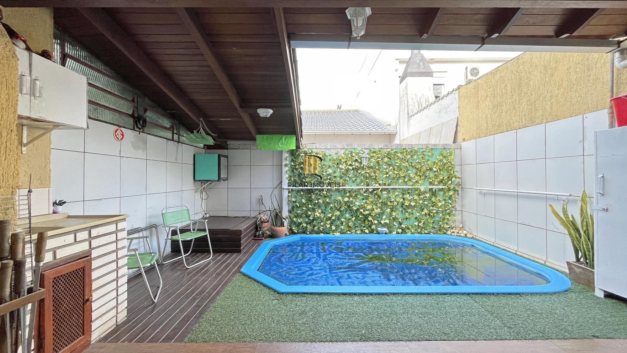 Casa em Porto Alegre, no bairro Hípica, com 3 dormitório(s), e 3 banheiros, à venda.