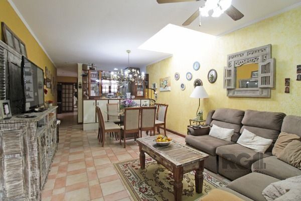 Casa em Porto Alegre, no bairro Floresta, com 3 dormitório(s), e 3 banheiros, à venda.