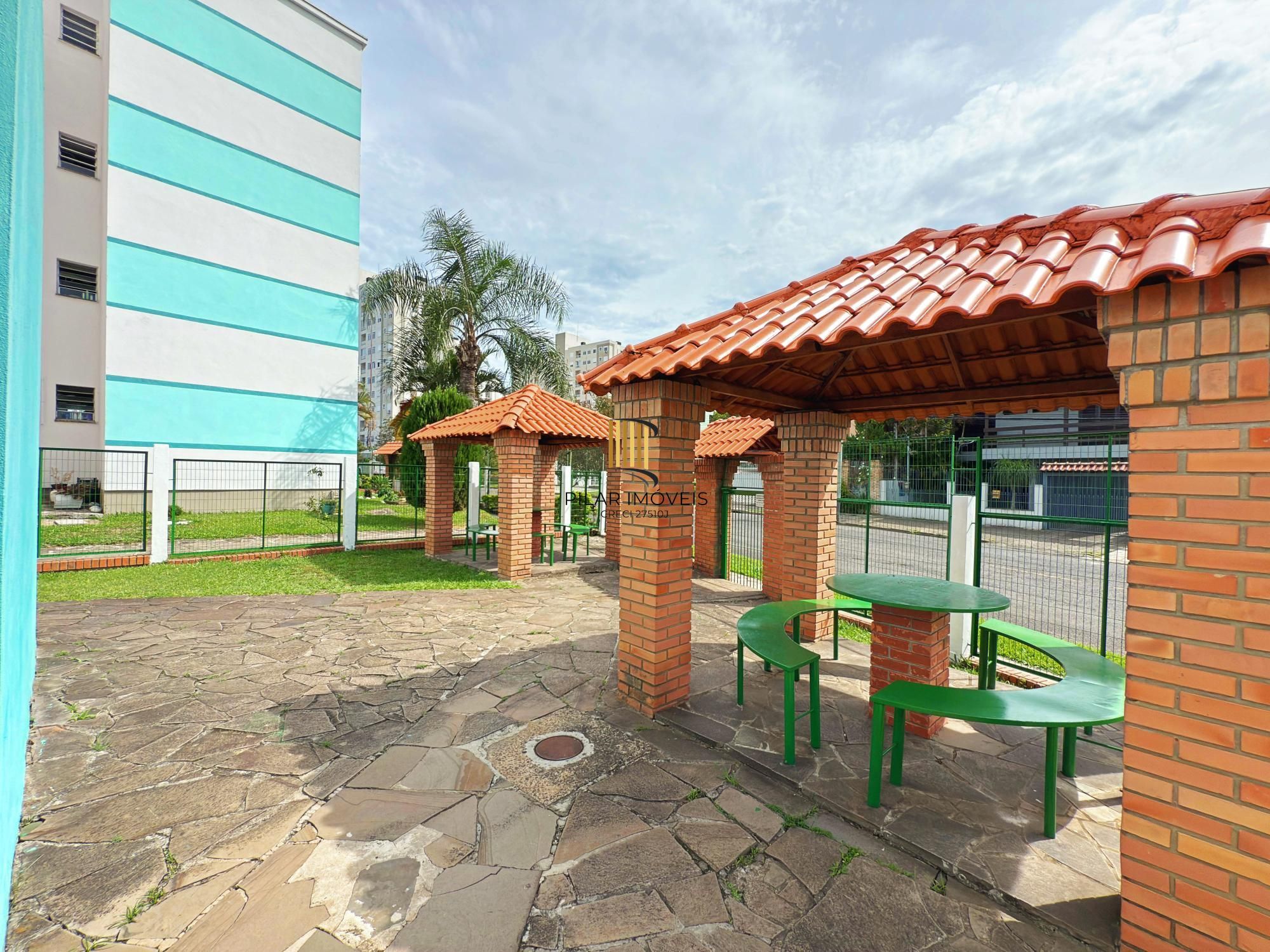 Apartamento de 2 dormitórios junto a Protásio Alves