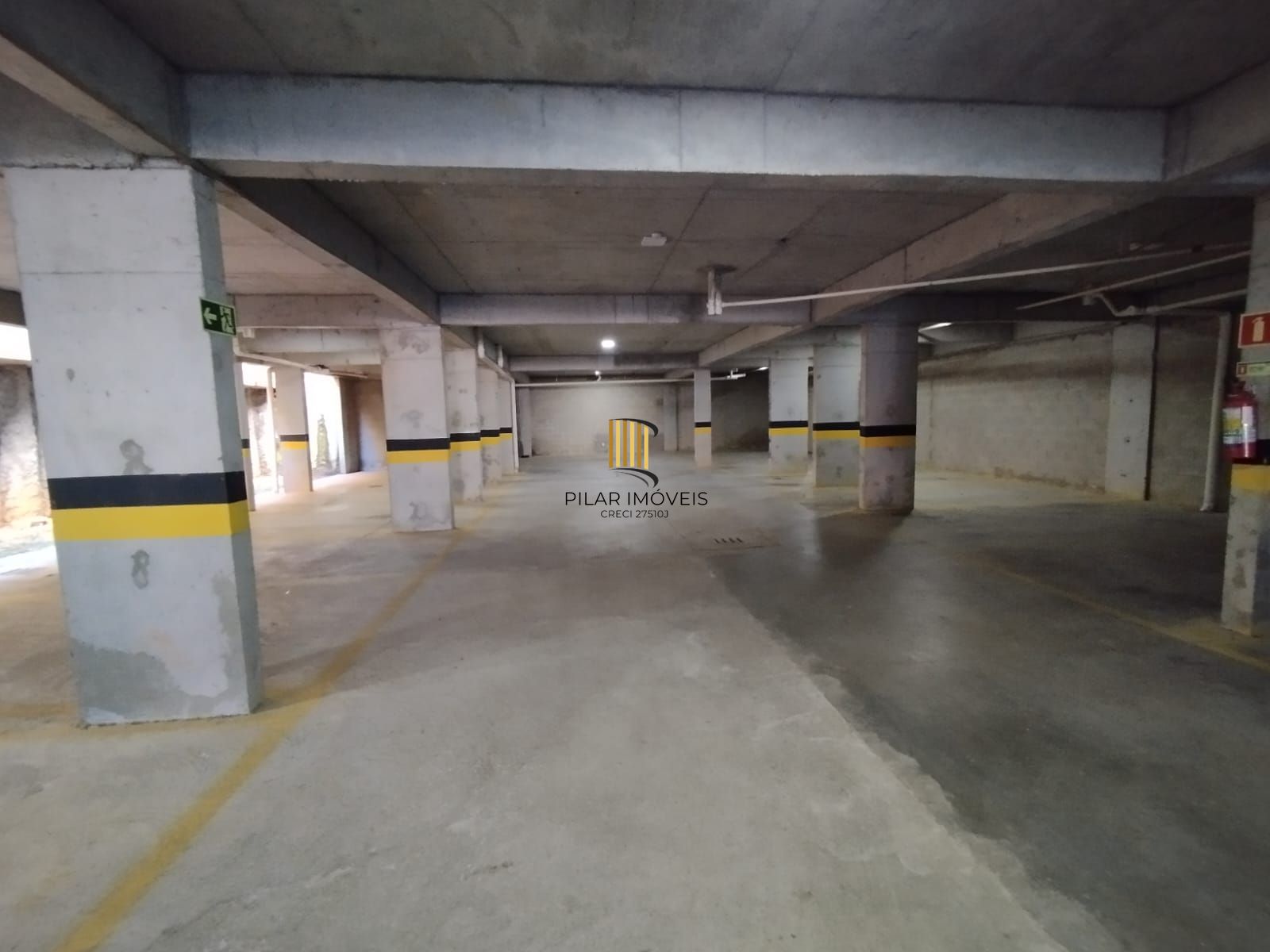 Apartamento 2 dormitórios, com garagem, bairro Tristeza.