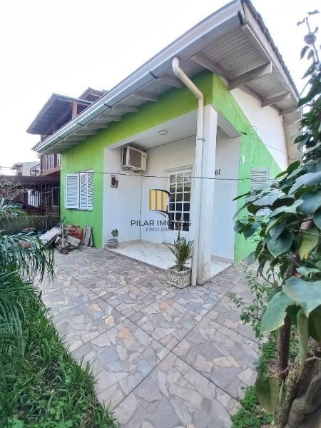 Casa em Porto Alegre, no bairro Hípica, com 2 dormitório(s), e 2 banheiros, à venda.