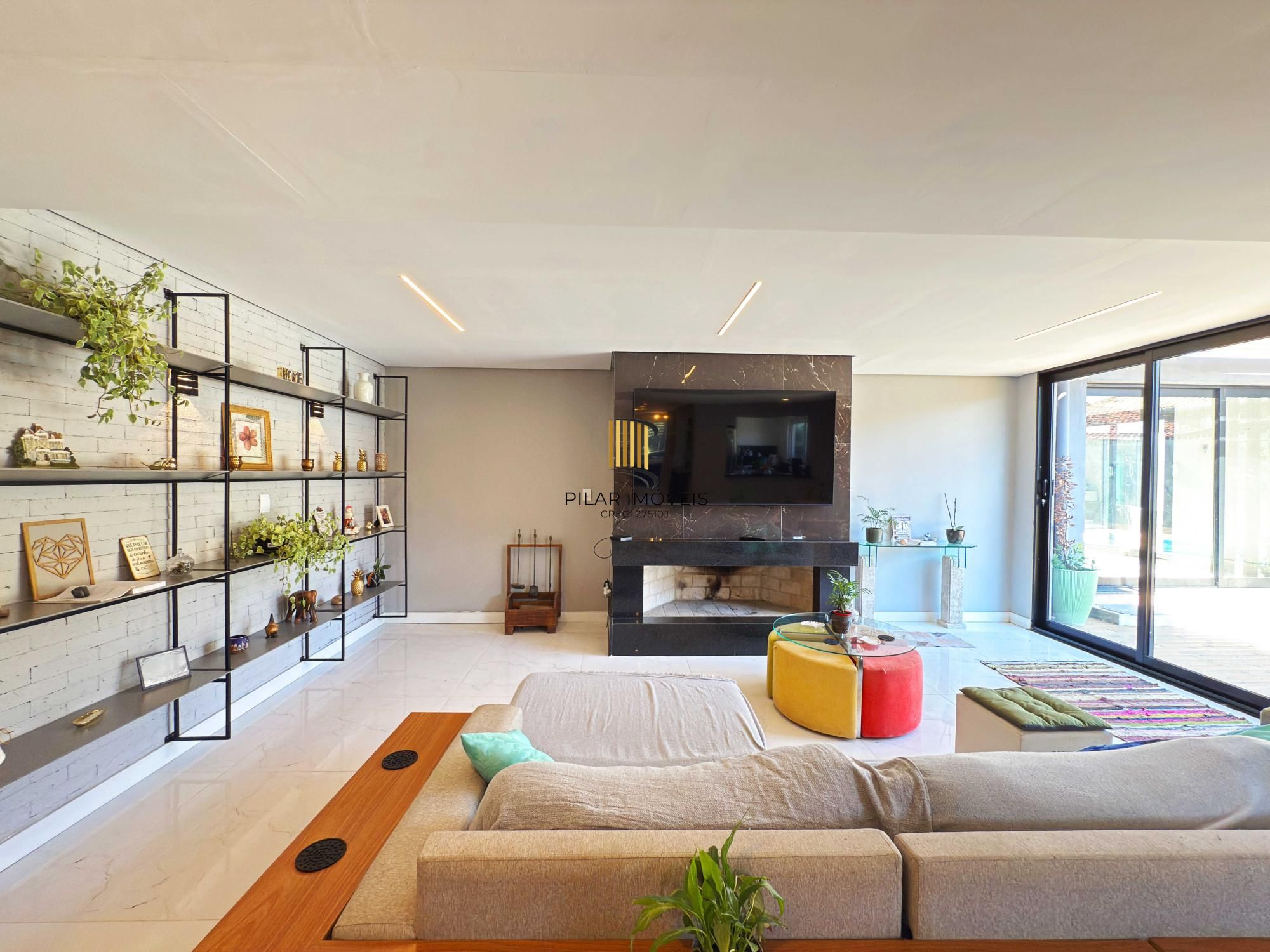 Em busca de uma casa espaçosa e cheia de comodidades no bairro Hípica