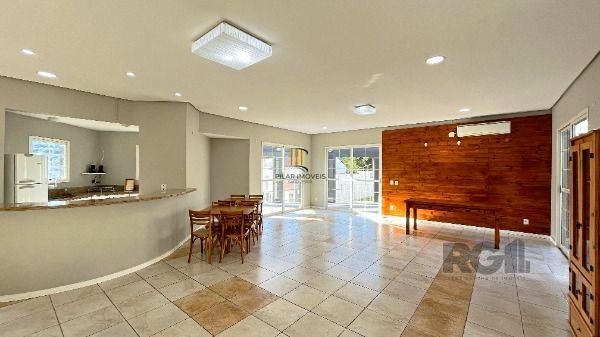 Casa Condominio em Porto Alegre, no bairro Vila Nova, com 3 dormitório(s), e 3 banheiros, à venda.
