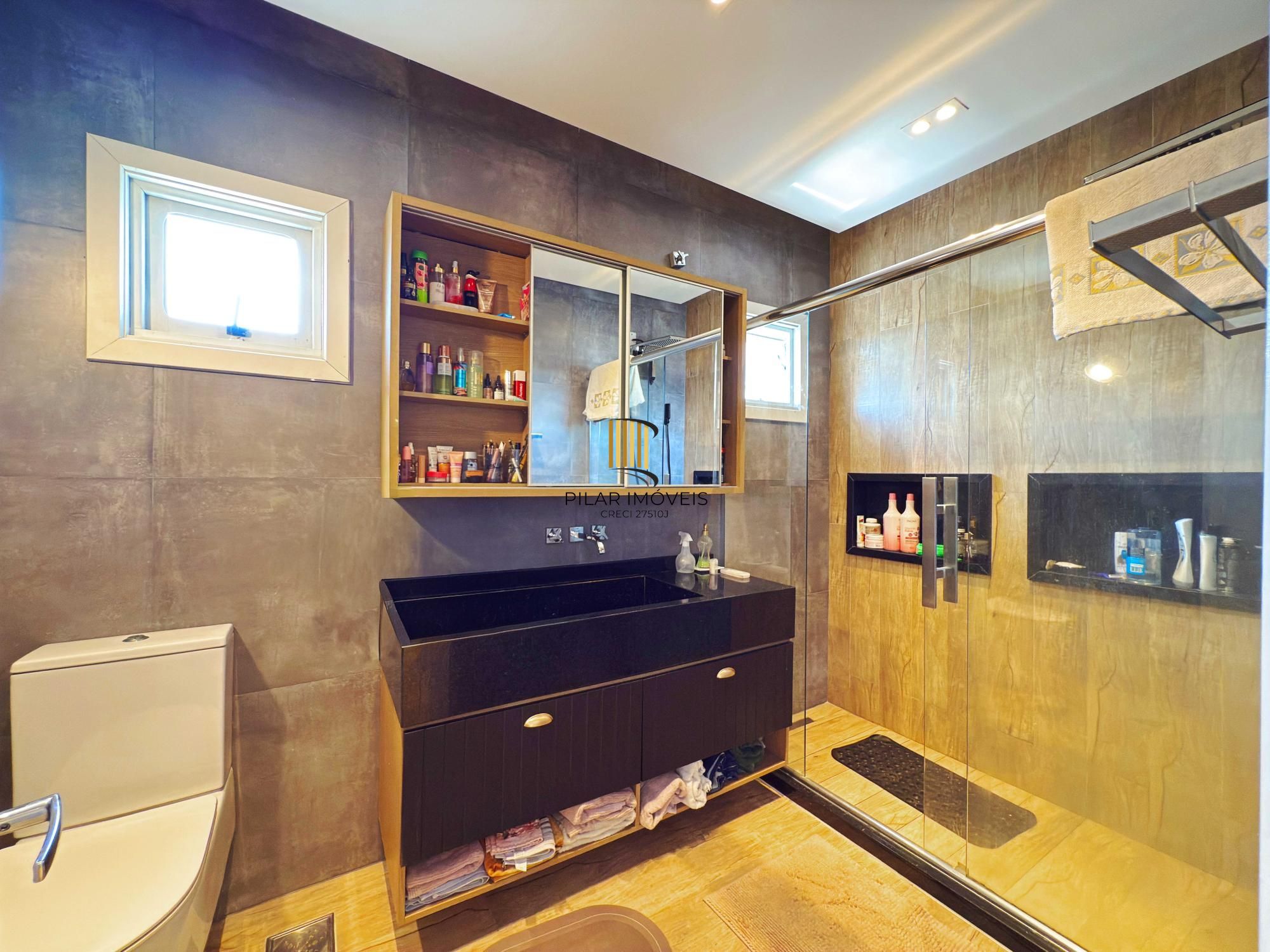 Em busca de uma casa espaçosa e cheia de comodidades no bairro Hípica