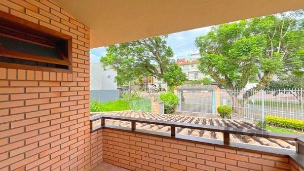 Casa 3 dormitórios no bairro Nonoai