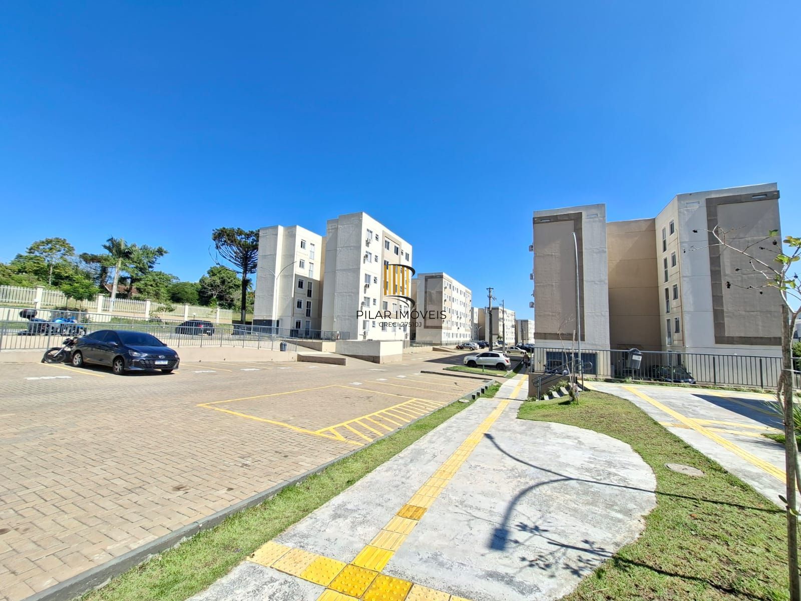 Apartamento de 02 dormitorios com vaga de garagem no bairro Cavalhada- VENDA!!