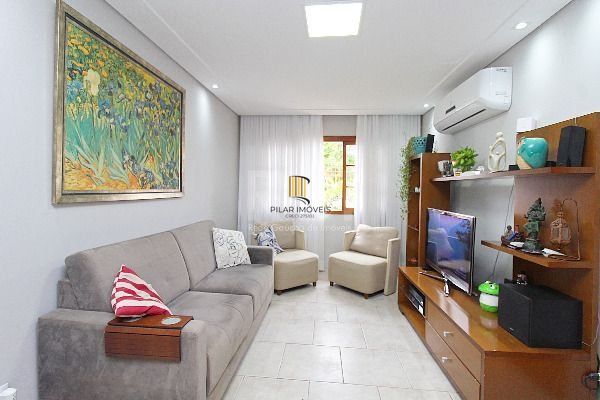 Casa em Porto Alegre, no bairro Hípica, com 3 dormitório(s), e 3 banheiros, à venda.
