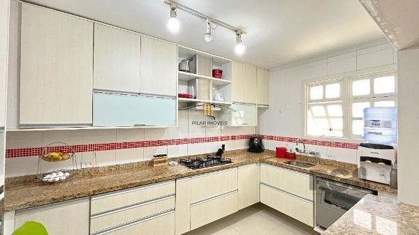 Casa 4 dormitórios no bairro Camaquã