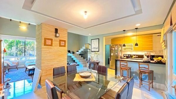 Casa em Porto Alegre, no bairro Hípica, com 3 dormitório(s), e 3 banheiros, à venda.