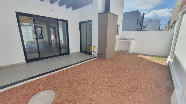 Casa Condominio em Porto Alegre, no bairro Ipanema, com 3 dormitório(s), e 3 banheiros, à venda.