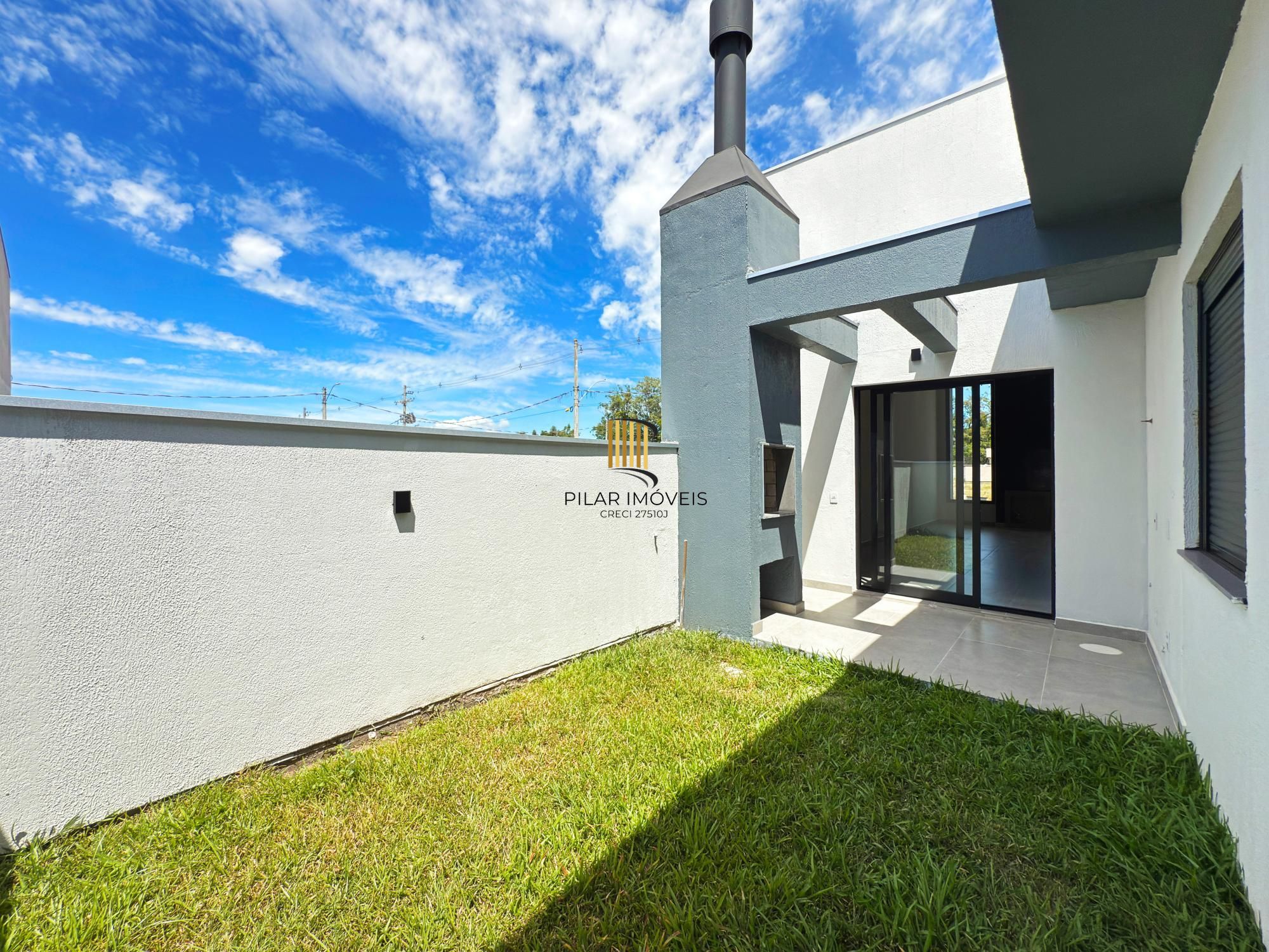 Residência nova em condomínio com 3 dormitórios