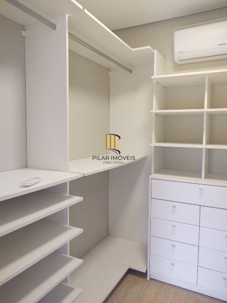 Casa de Condomínio 4 dormitórios no bairro Hípica