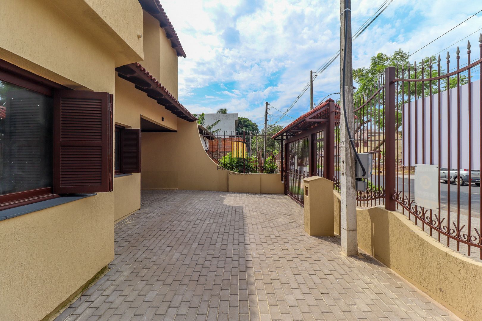 Excelente residência com 4 dormitórios