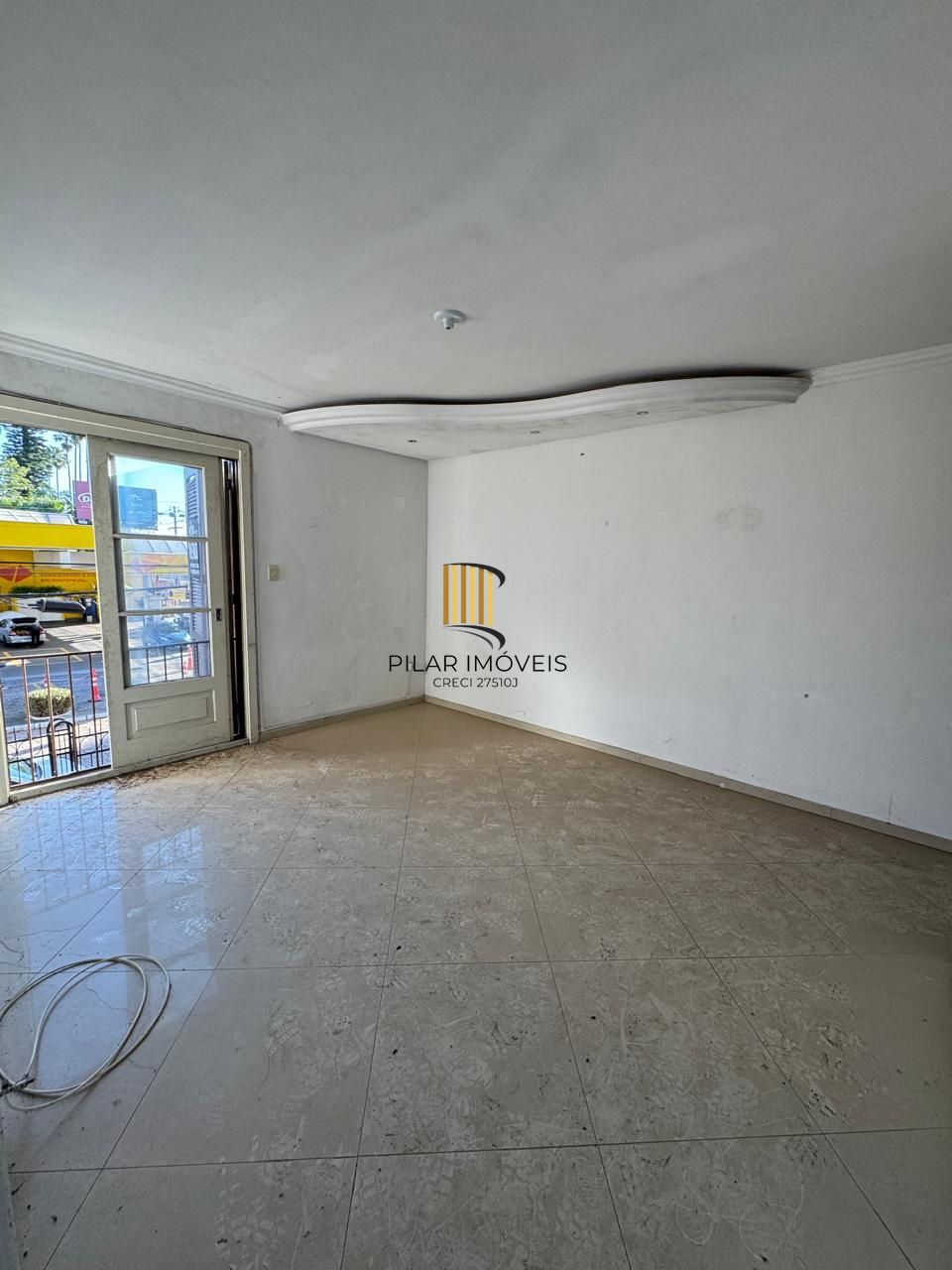 Em frente ao estádio beira Rio, apartamento 2 D , com 79m²,semi mobiliado.