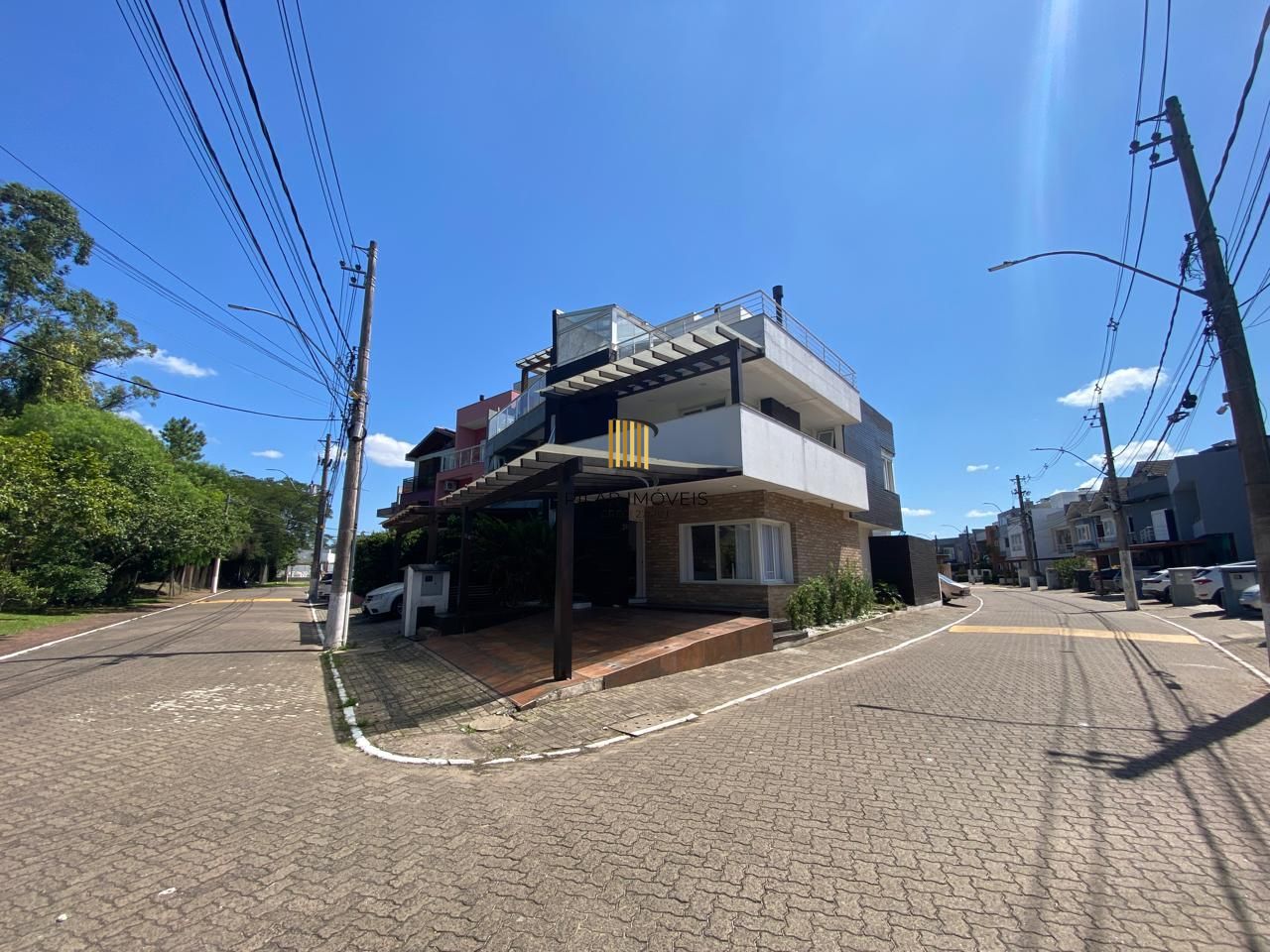 Casa em condomínio semimobiliada, no Lagos de Nova Ipanema