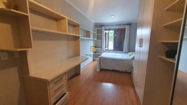 Casa em Porto Alegre, no bairro Ipanema, com 3 dormitório(s), e 3 banheiros, à venda.