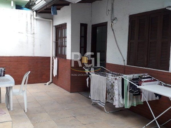 Casa para Venda - 90m², 4 dormitórios, 3 vagas - Cristal
