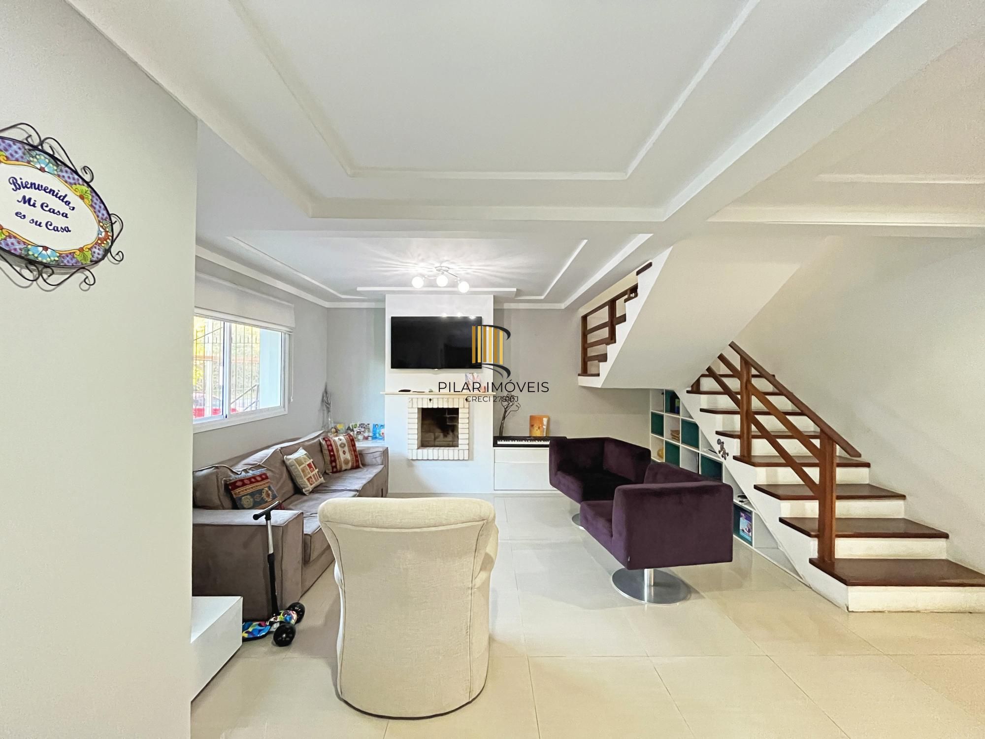 Casa para Venda - 270m², 3 dormitórios, sendo 1 suites, 2 vagas - Guarujá