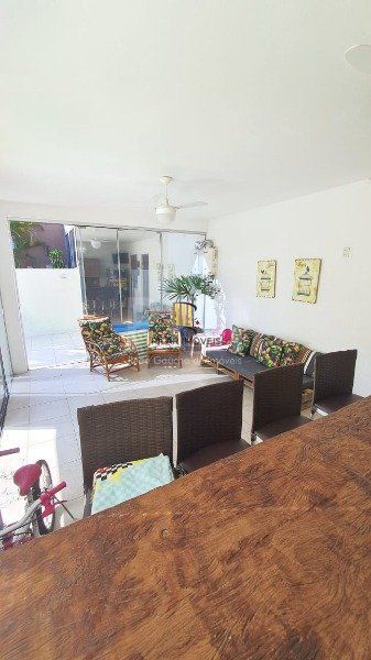 Casa Condominio para Venda - 221m², 3 dormitórios, sendo 1 suites, 3 vagas - Hípica
