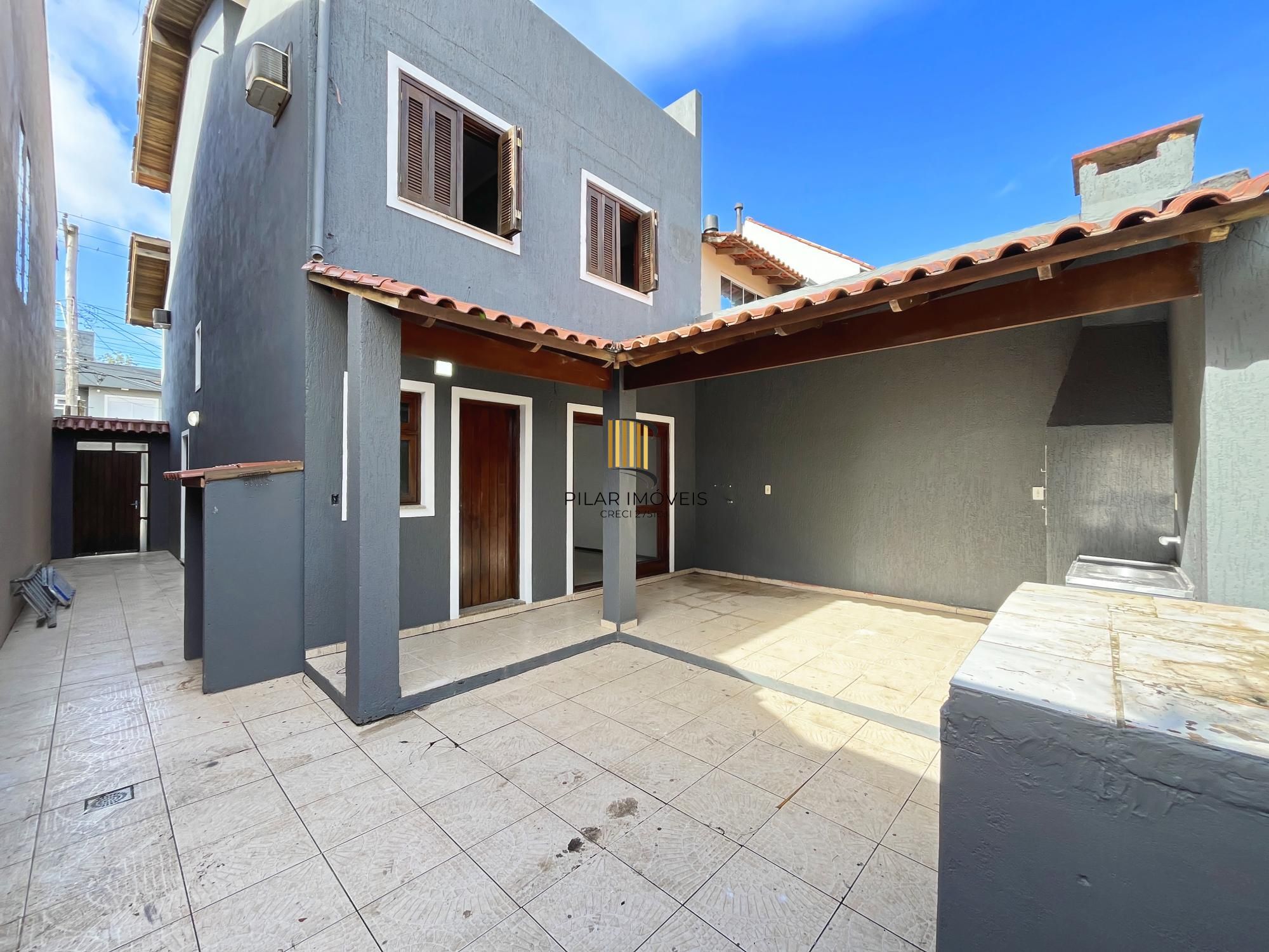 Casa 3 dormitórios no bairro Hípica