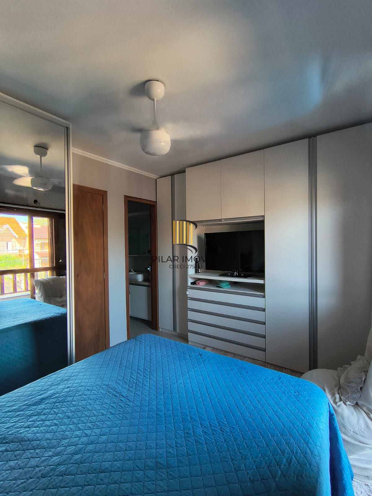 Otimo sobrado com 2 suites no bairro Guaruja