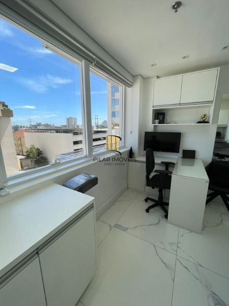Excelente sala comercial Edifício Medplex - Torre Norte , com recepção montada , 2 salas para trabalho com iluminação e  ventilação natural , banheiro .