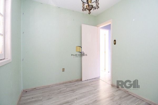 Casa Condominio em Porto Alegre, no bairro Guarujá, com 3 dormitório(s), e 3 banheiros, à venda.
