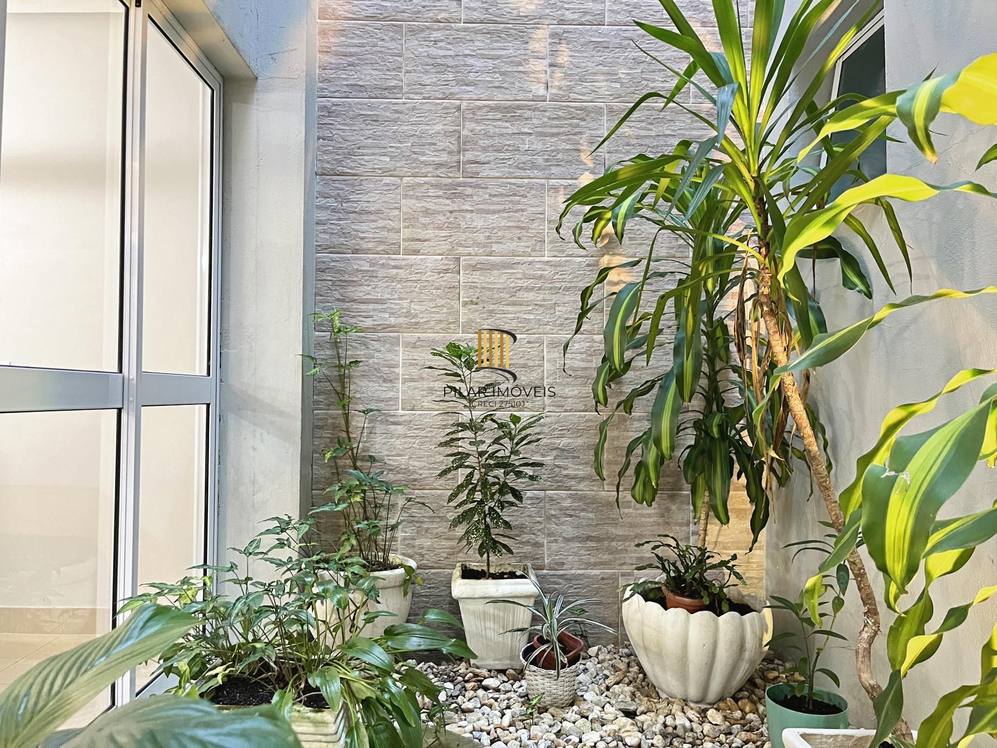 Casa para Venda - 270m², 3 dormitórios, sendo 1 suites, 2 vagas - Guarujá