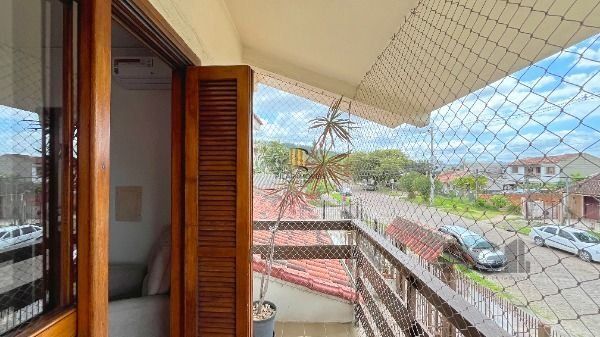 Casa em Porto Alegre, no bairro Aberta dos Morros, com 3 dormitório(s), à venda.