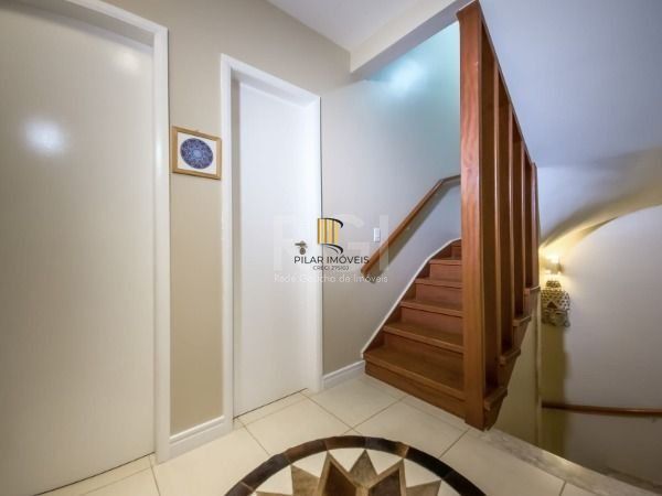 Casa em Porto Alegre, no bairro Vila Conceição, com 3 dormitório(s), e 3 banheiros, à venda.