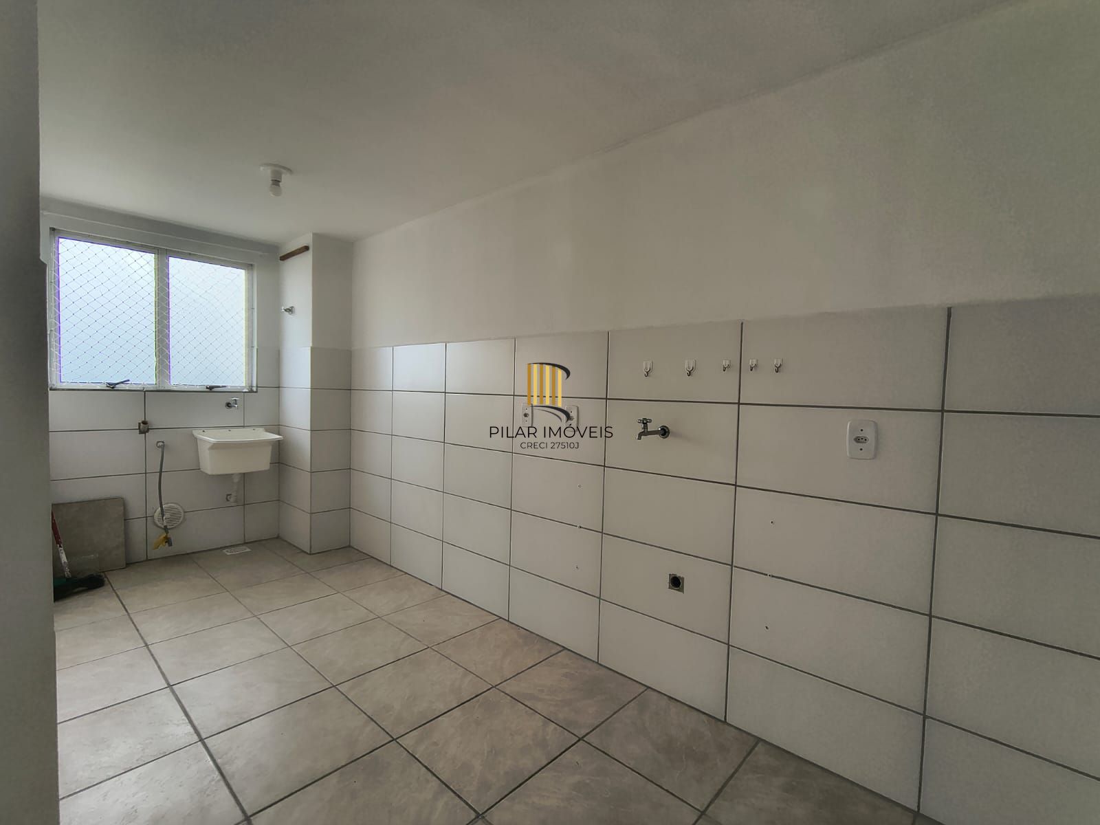 Apartamento de 2 dormitórios no bairro Chapéu do Sol