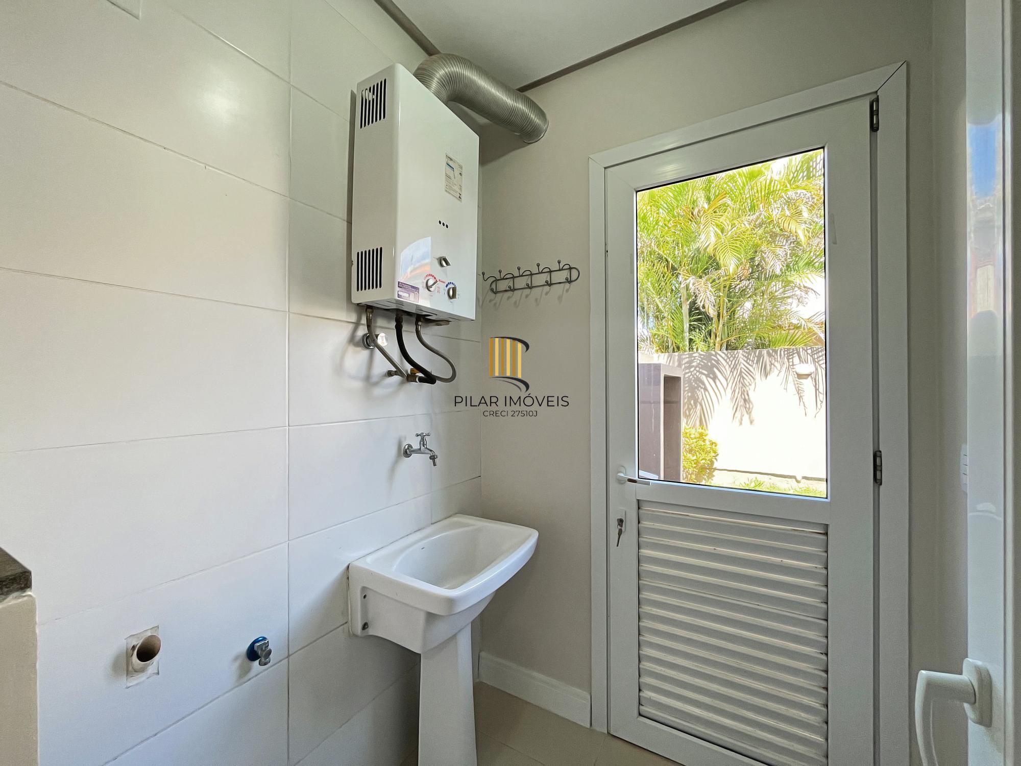 Casa 3 dormitórios no bairro Hípica