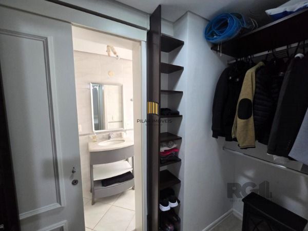 Apartamento em Porto Alegre, no bairro Auxiliadora, com 4 dormitório(s), e 4 banheiros, à venda.