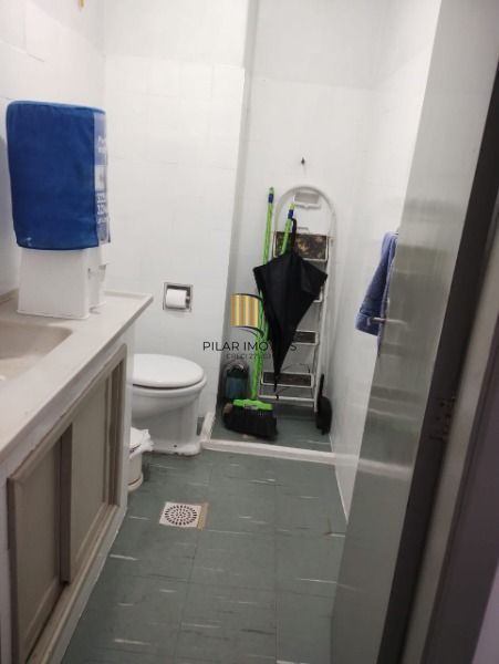 Conjunto/Sala em Porto Alegre, no bairro Centro Histórico, e 0 banheiros, à venda.