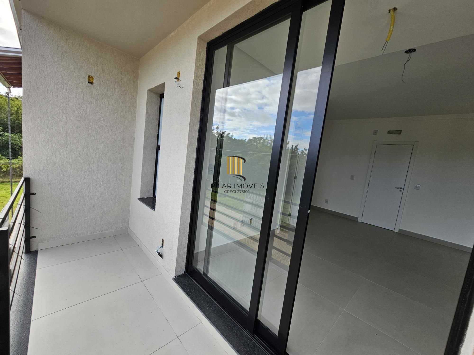 Casa Condominio em Porto Alegre, no bairro Campo Novo, com 3 dormitório(s), e 3 banheiros, à venda.