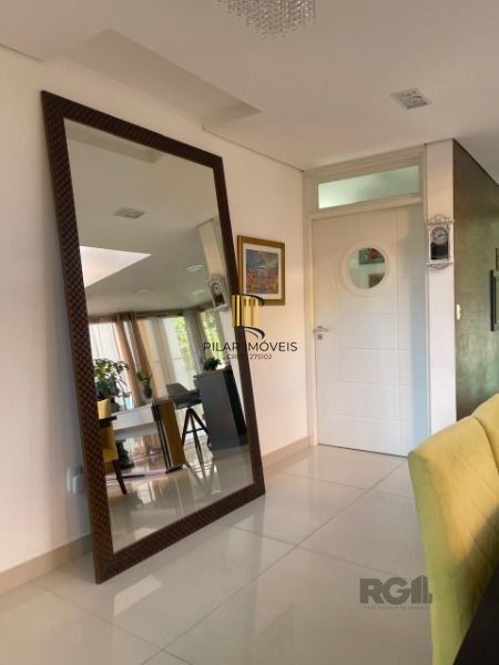 Casa Condominio em Porto Alegre, no bairro Jardim Carvalho, com 3 dormitório(s), à venda.