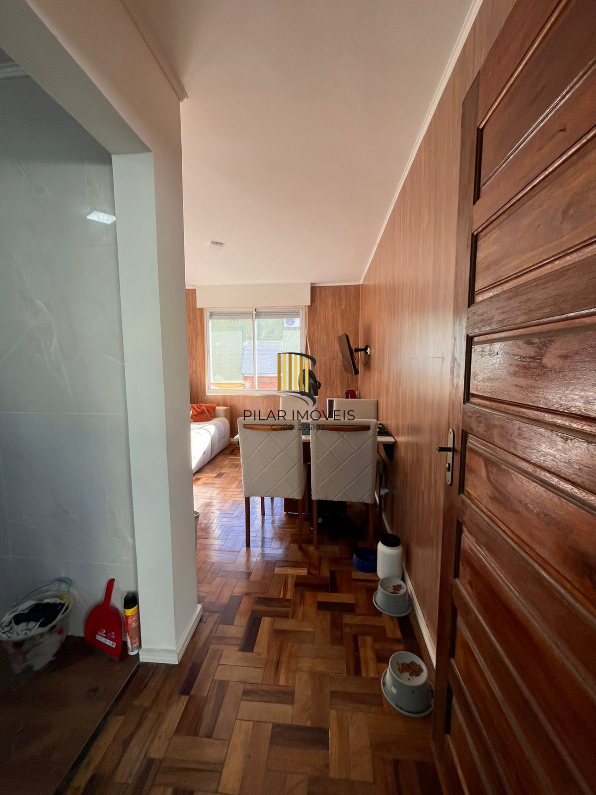 Apartamento semi mobiliado de 2 dormitórios no bairro Cristal