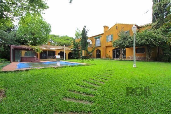 Casa em Porto Alegre, no bairro Pedra Redonda, com 7 dormitório(s), e 7 banheiros, à venda.