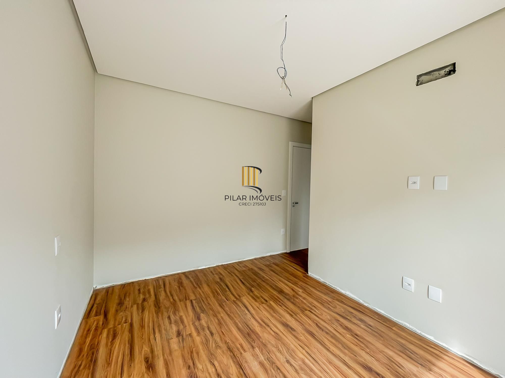 No Mirante do Lago, excelente residência com 3 suítes