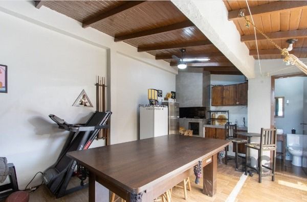Casa em Porto Alegre, no bairro Aberta Dos Morros, com 5 dormitório(s), e 5 banheiros, à venda.