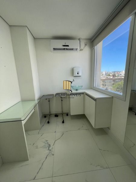 Excelente sala comercial Edifício Medplex - Torre Norte , com recepção montada , 2 salas para trabalho com iluminação e  ventilação natural , banheiro .