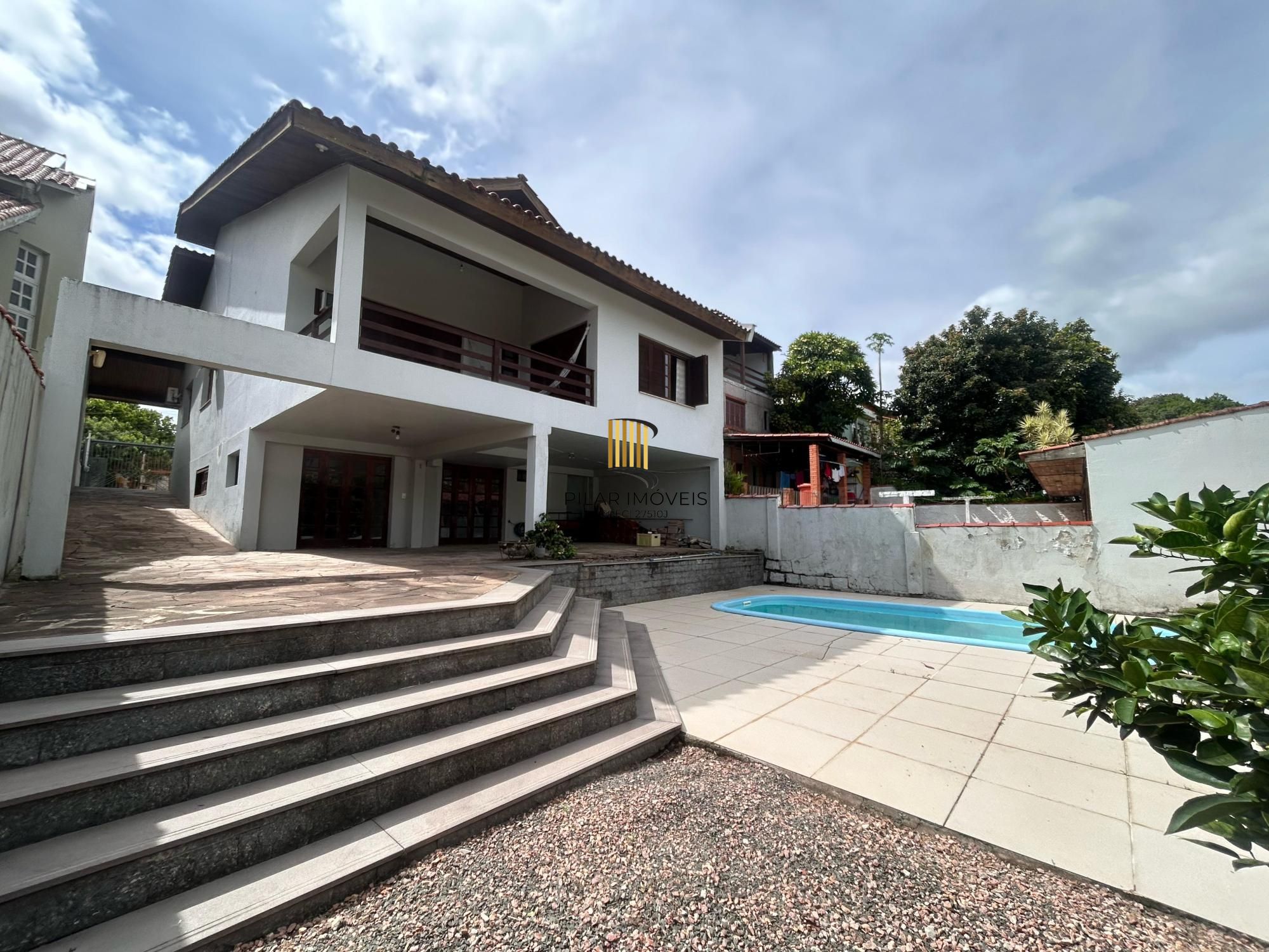 Casa 3 dormitórios no bairro Partenon