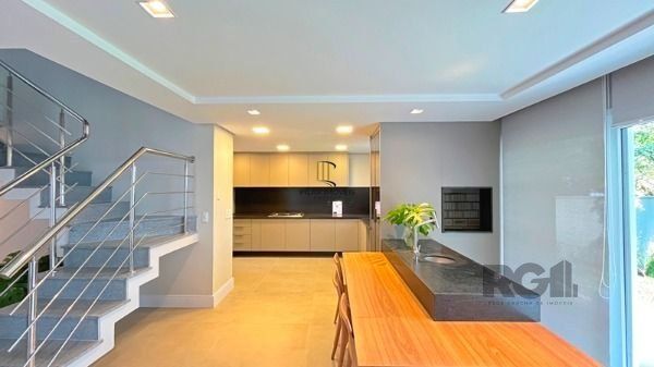 Casa Condominio para Venda - 364m², 3 dormitórios, sendo 3 suites, 2 vagas - Pedra Redonda
