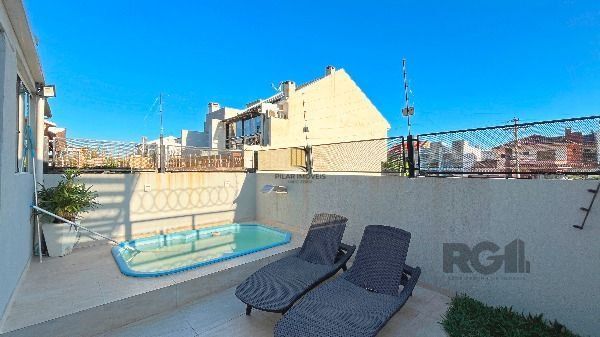 Casa em Porto Alegre, no bairro Hípica, com 3 dormitório(s), e 3 banheiros, à venda.