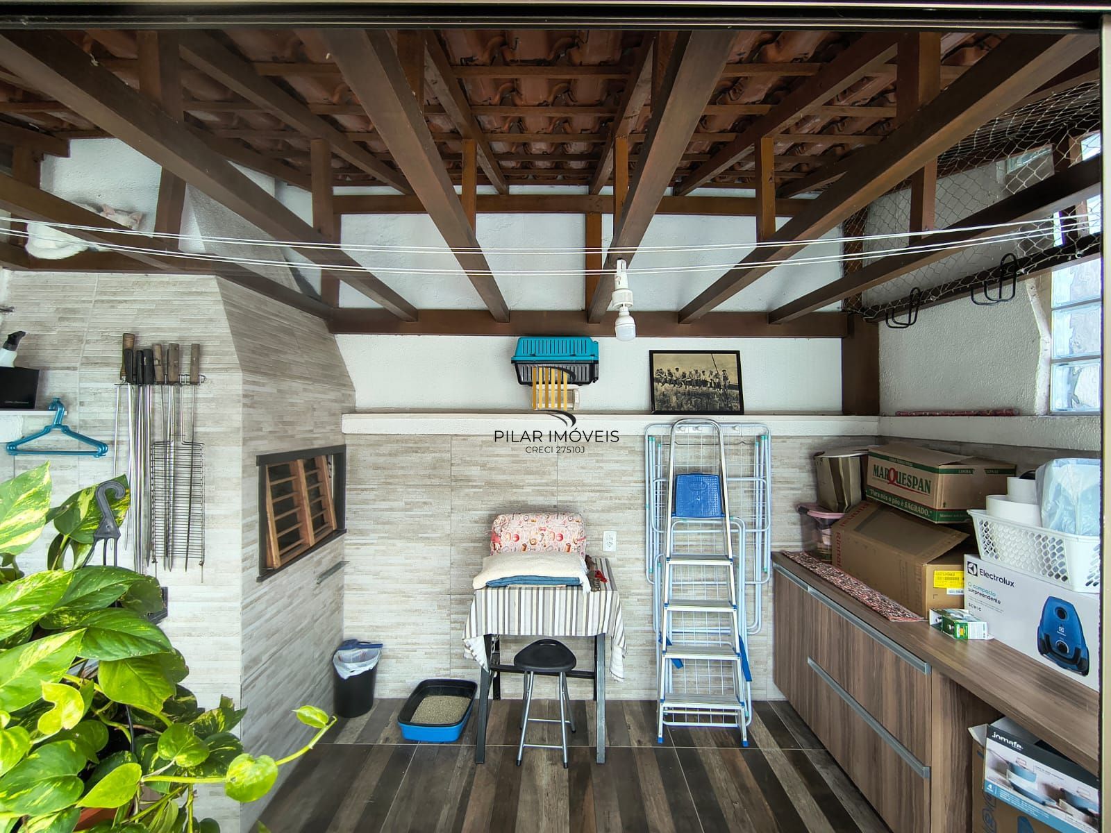 Otimo sobrado com 2 suites no bairro Guaruja