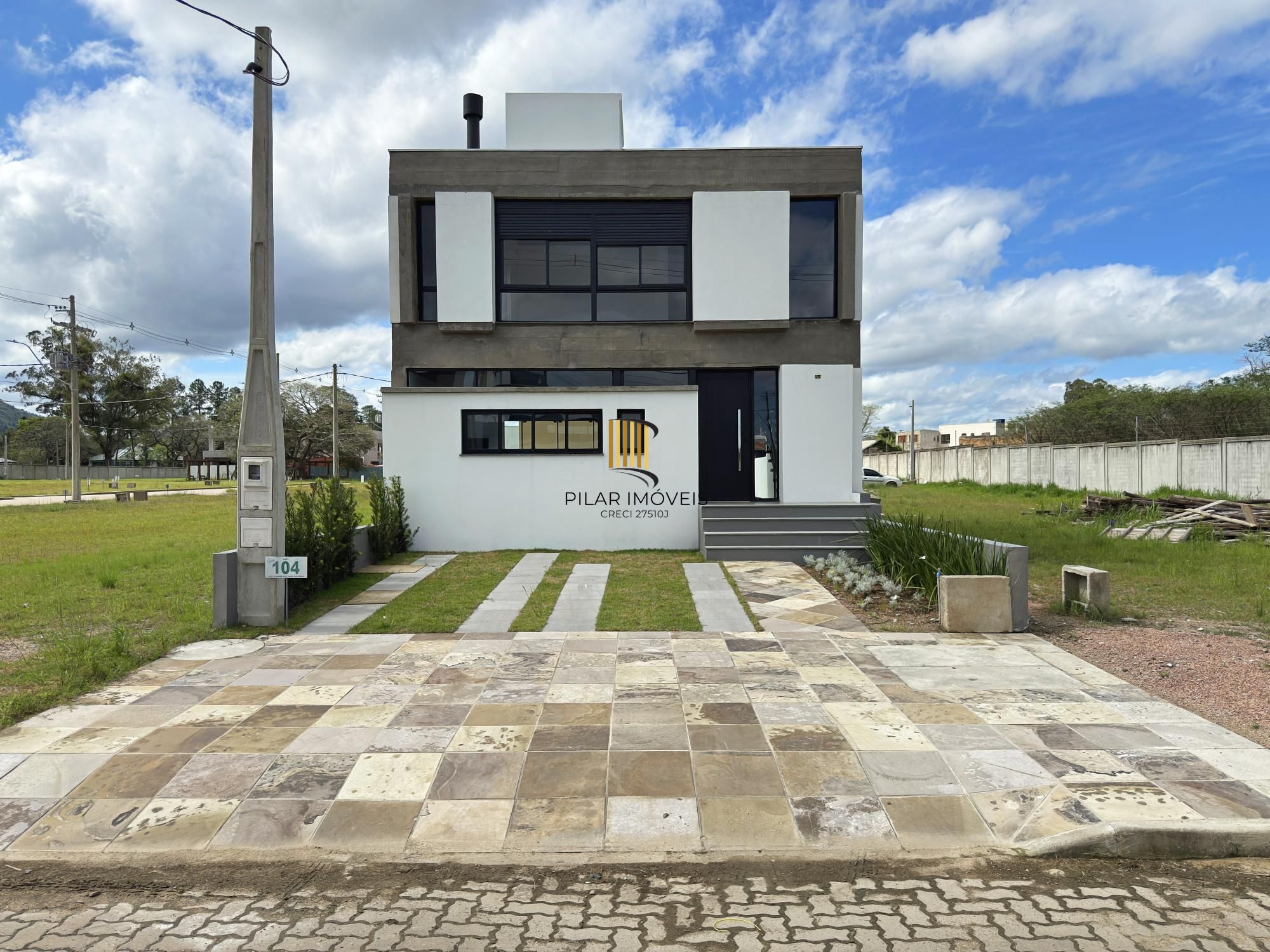 Sobrado em condomínio em Porto Alegre, no bairro Hípica, com 3 dormitórios. - Pilar Imóveis